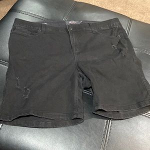 Torrid black Capri shorts size 22